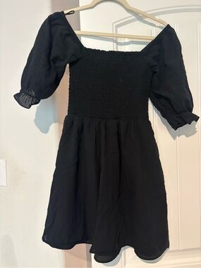 Wayf Black Puff-Sleeve Smocked Casual Dress